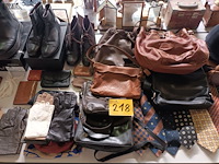 Lot 218 - mode accessoires. 38 stuks - afbeelding 1 van  7