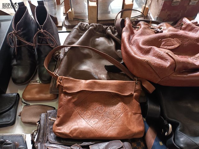 Lot 218 - mode accessoires. 38 stuks - afbeelding 4 van  7