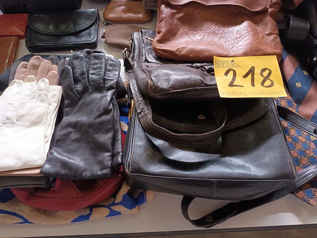 Lot 218 - mode accessoires. 38 stuks - afbeelding 5 van  7