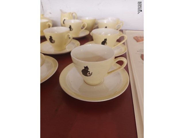 Lot 218 - servies zwarte kat. 34 stuks - afbeelding 3 van  6