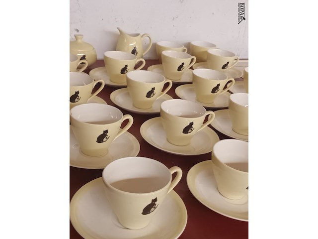 Lot 218 - servies zwarte kat. 34 stuks - afbeelding 6 van  6