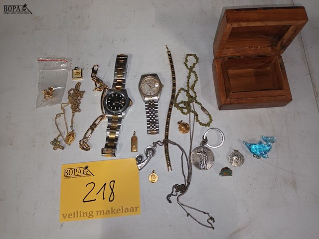 Lot 218 - sieraden en herenhorloges. 15 stuks - afbeelding 1 van  6