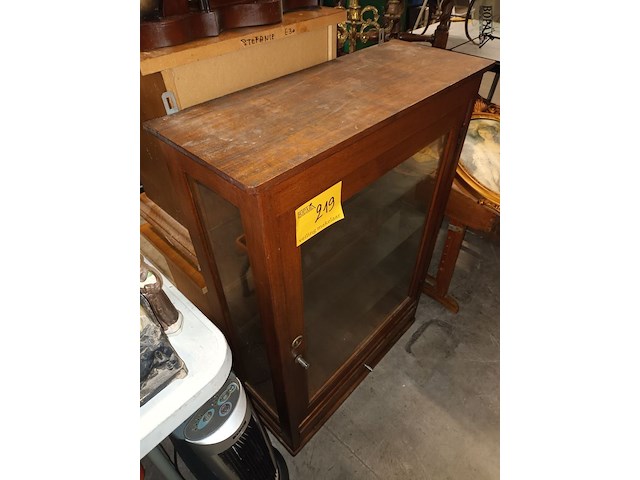 Lot 219 - antieke vitrine hangkast - afbeelding 2 van  4