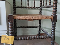 Lot 219 - klassieke bopa bobbin stoel - decoratieve stoel voor in hoek - afbeelding 1 van  2