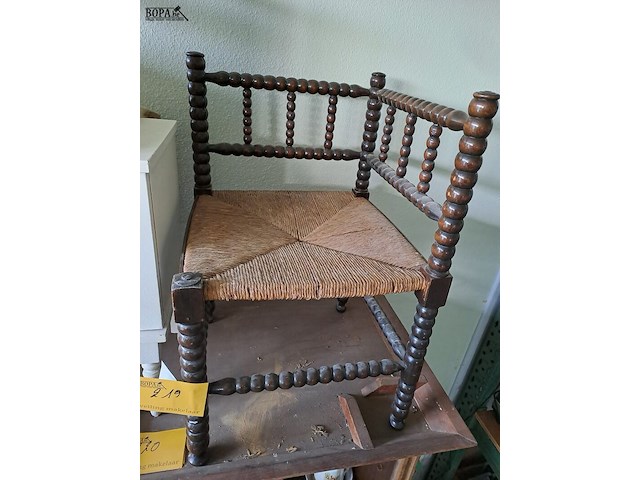 Lot 219 - klassieke bopa bobbin stoel - decoratieve stoel voor in hoek - afbeelding 2 van  2
