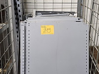 Lot 219 - staanders en legplanken gondela winkelrekken - afbeelding 1 van  6