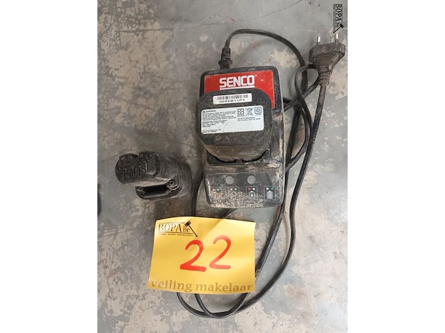 Lot 22 - batterijen en lader senco - afbeelding 1 van  3