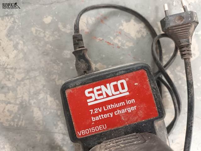 Lot 22 - batterijen en lader senco - afbeelding 2 van  3