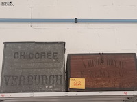 Lot 22 - brocante bakken. 2 stuks