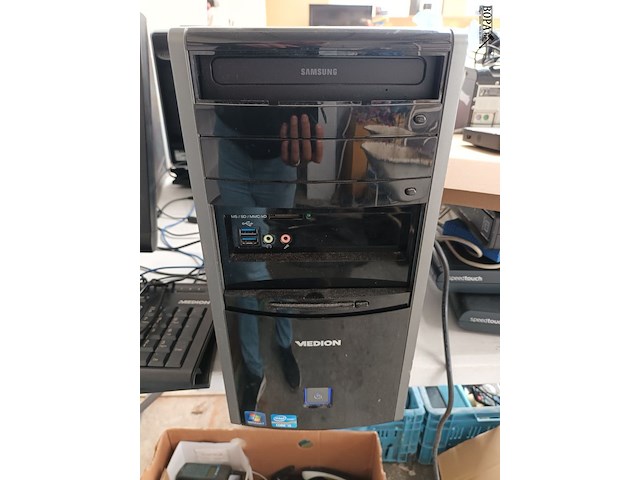 Lot 22 - computerconfiguratie - afbeelding 2 van  4