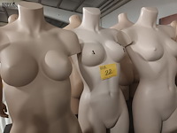 Lot 22 - crème kleur torso vrouw. 3 stuks