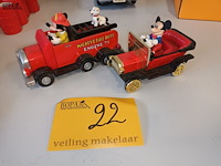 Lot 22 - disney auto’s. 2 stuks