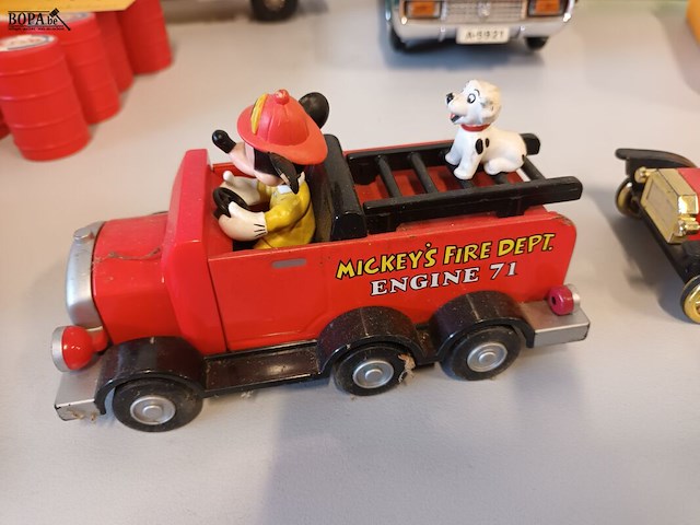 Lot 22 - disney auto’s. 2 stuks - afbeelding 2 van  8