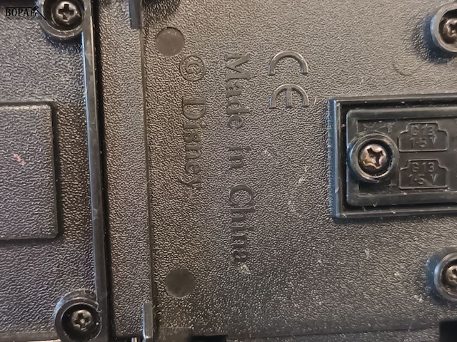 Lot 22 - disney auto’s. 2 stuks - afbeelding 4 van  8