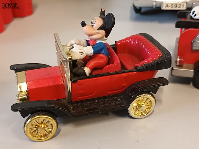 Lot 22 - disney auto’s. 2 stuks - afbeelding 6 van  8