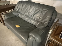 Lot 22 - grijze lederen zetel - afbeelding 2 van  3