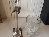 Lot 22 - heineken kan en glas op statief - afbeelding 1 van  4