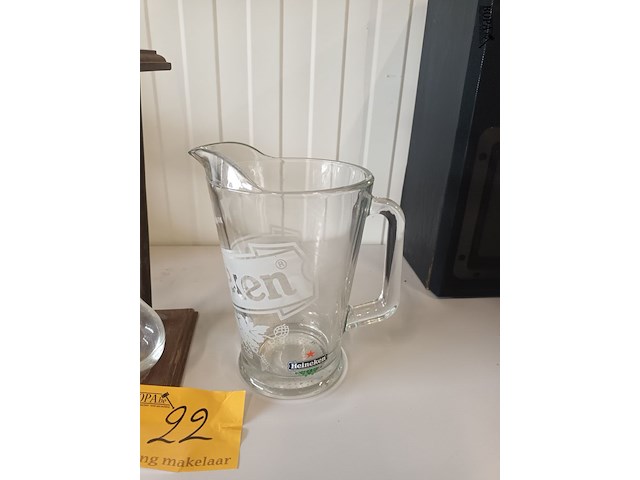 Lot 22 - heineken kan en glas op statief - afbeelding 4 van  4