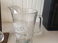 Lot 22 - heineken kan en glas op statief - afbeelding 4 van  4