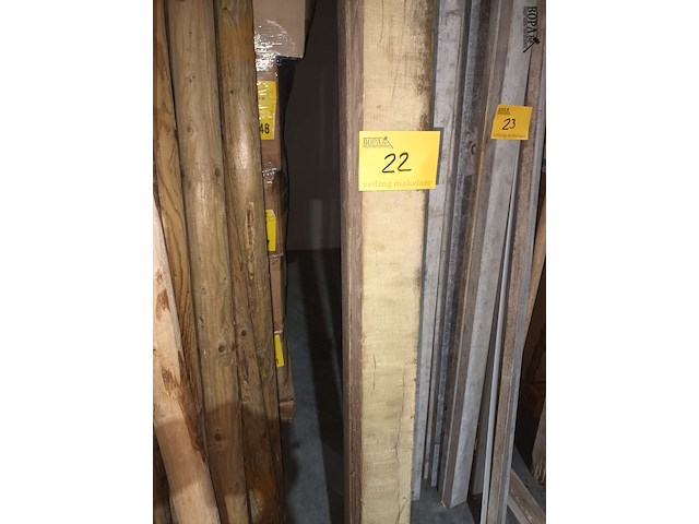 Lot 22 - houten balk. 2 stuks - afbeelding 1 van  3