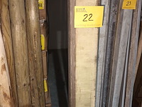 Lot 22 - houten balk. 2 stuks