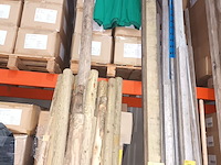 Lot 22 - houten balk. 2 stuks - afbeelding 2 van  3