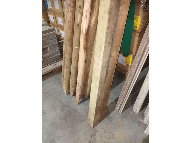 Lot 22 - houten balk. 2 stuks - afbeelding 3 van  3