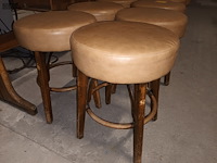 Lot 22 - houten kruk beige. 10 stuks - afbeelding 2 van  4