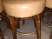 Lot 22 - houten kruk beige. 10 stuks - afbeelding 3 van  4