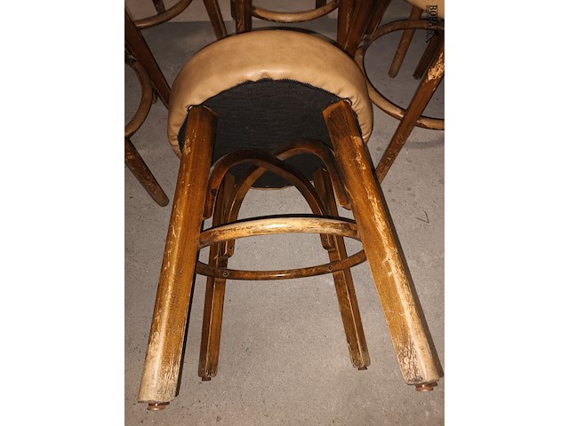 Lot 22 - houten kruk beige. 10 stuks - afbeelding 4 van  4