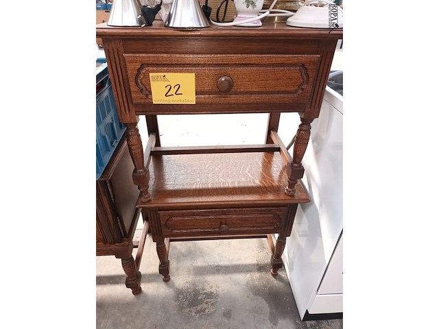 Lot 22 - houten nachtkastjes. 2 stuks - afbeelding 1 van  3
