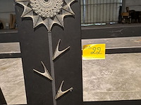 Lot 22 - houten paneel met zwart leder - string art - geometrische bl