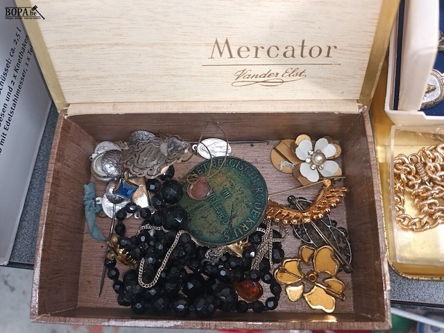 Lot 22 - juwelen, horloges en accessoires - afbeelding 2 van  5
