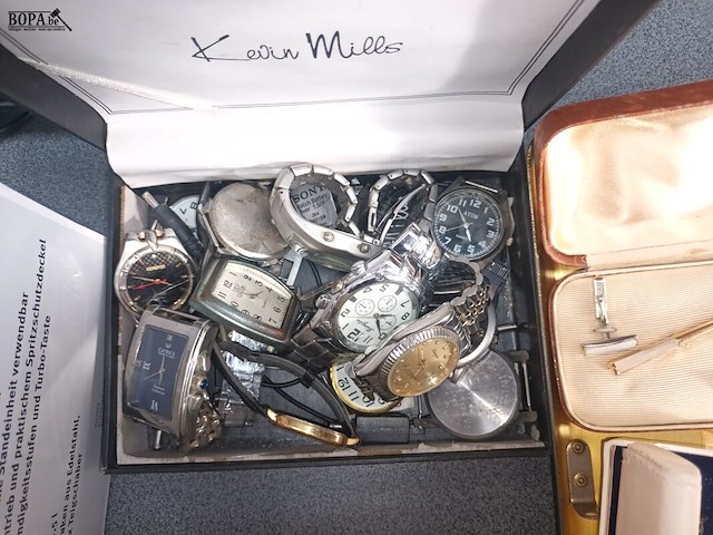 Lot 22 - juwelen, horloges en accessoires - afbeelding 3 van  5