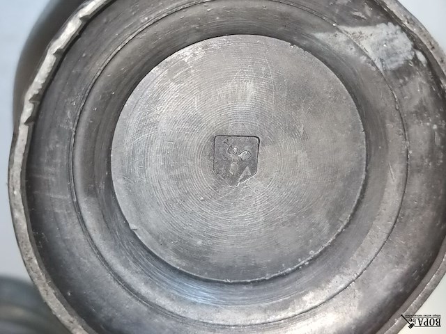 Lot 22 - kannetjes in tin. 5 stuks - afbeelding 4 van  4