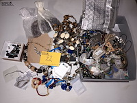 Lot 22 - lot fantasiejuwelen - afbeelding 1 van  4