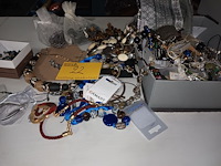 Lot 22 - lot fantasiejuwelen - afbeelding 4 van  4