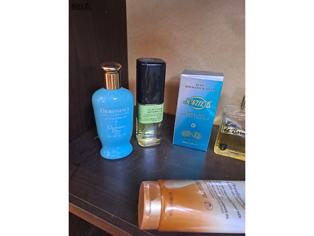 Lot 22 - lot oude parfum en verzorgingsproducten - afbeelding 2 van  3