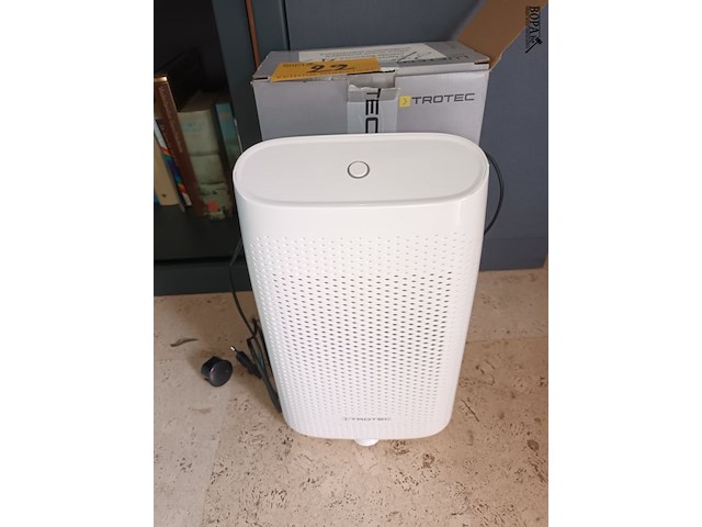 Lot 22 - luchtontvochtiger - afbeelding 2 van  3