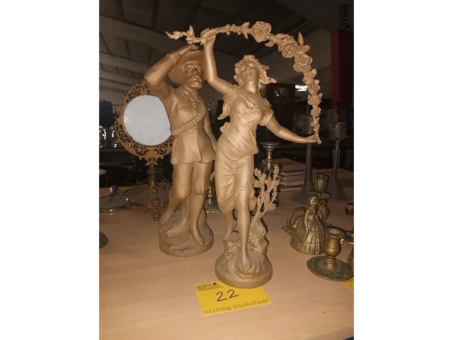 Lot 22 - metalen beelden. 2 stuks - afbeelding 1 van  3