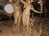 Lot 22 - metalen beelden. 2 stuks