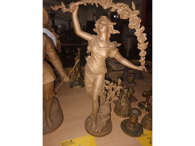 Lot 22 - metalen beelden. 2 stuks - afbeelding 3 van  3