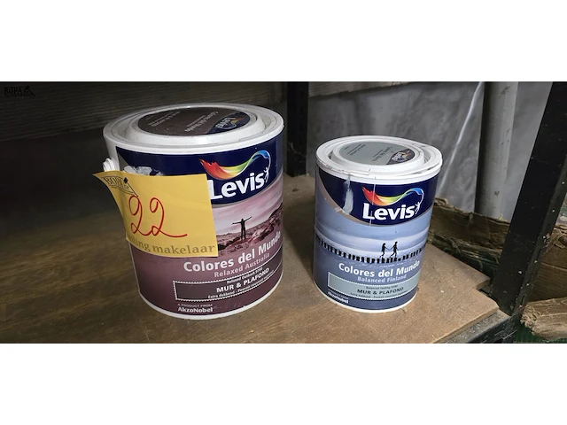 Lot 22 - muurverf levis 2,5l en 1 l - afbeelding 1 van  3