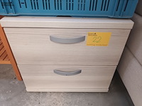 Lot 22 - nachtkastje