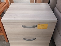 Lot 22 - nachtkastje - afbeelding 2 van  4
