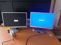 Lot 22 - philips computerscherm. 2 stuks - afbeelding 1 van  4