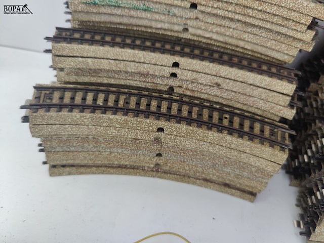 Lot 22 - railbochten - 42 stuks - afbeelding 2 van  2