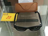 Lot 22 - ray-ban smart glasses