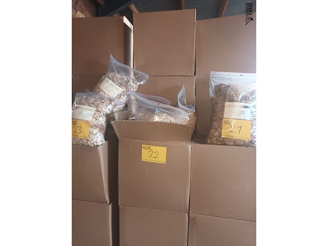 Lot 22 - rookhout snippers beuk 1 kg. 25 stuks - afbeelding 1 van  2