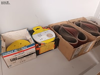 Lot 22 - schuurpapier en slijpschijven